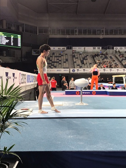 大会中の米倉選手を横から撮影した写真