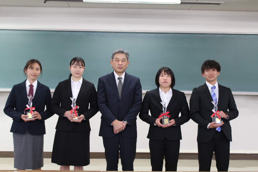 スポーツ科学部 2022年度 課外教育活動成績優秀者 （団体の部）集合写真